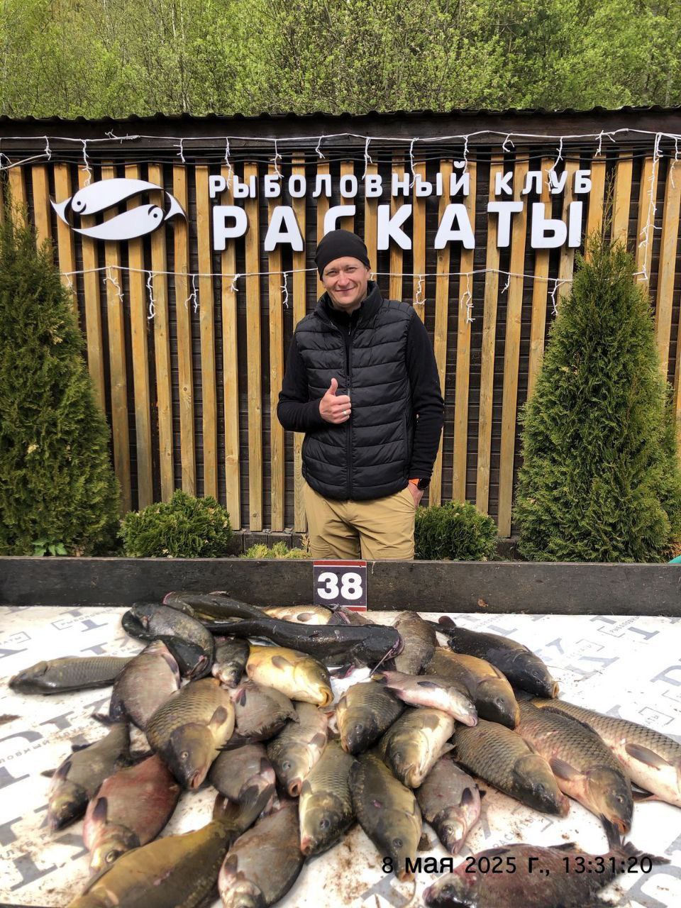 Карп вышел на тропу кормежки